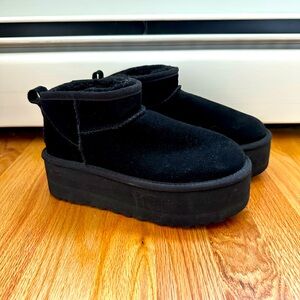 Ultra Mini Platform Uggs in Perfect Condition